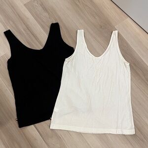 Tommy Hilfiger tanks bundle Sz M